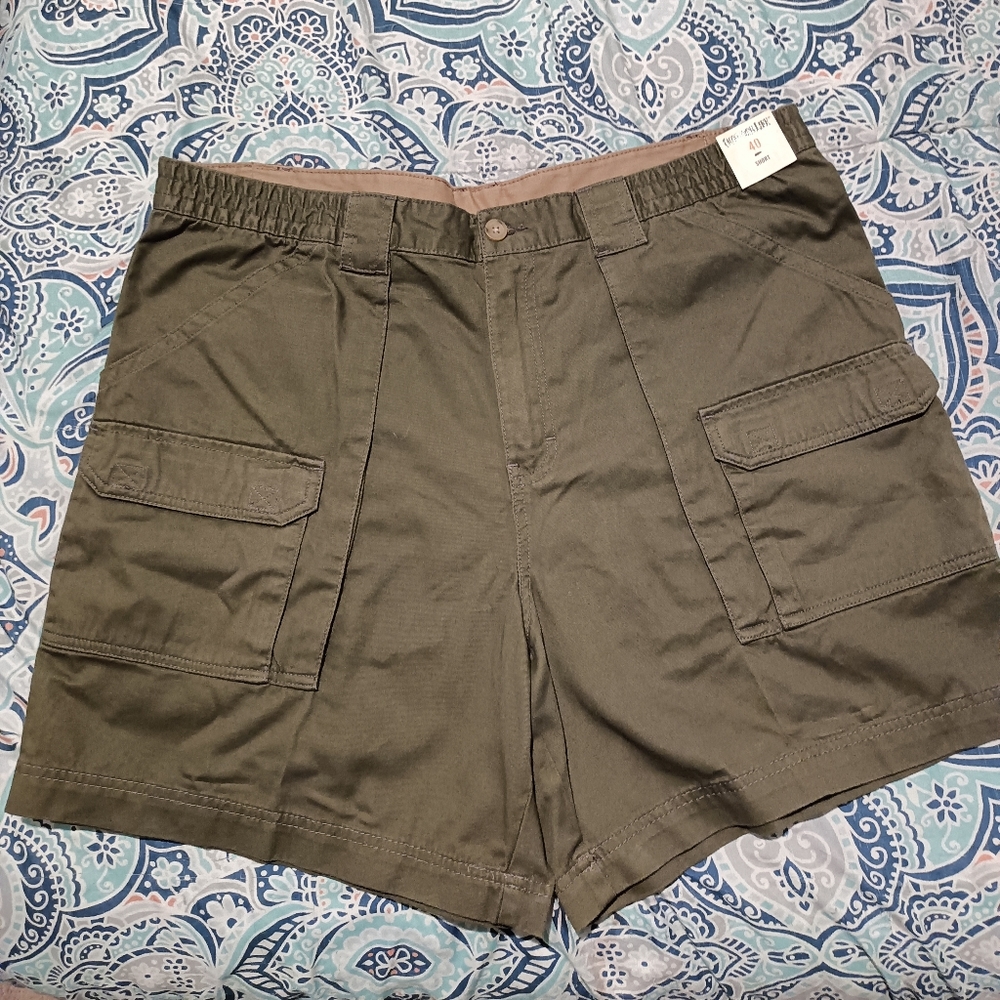Men's Outdoor Life Olive Green Shorts. 7" inseam. NWT